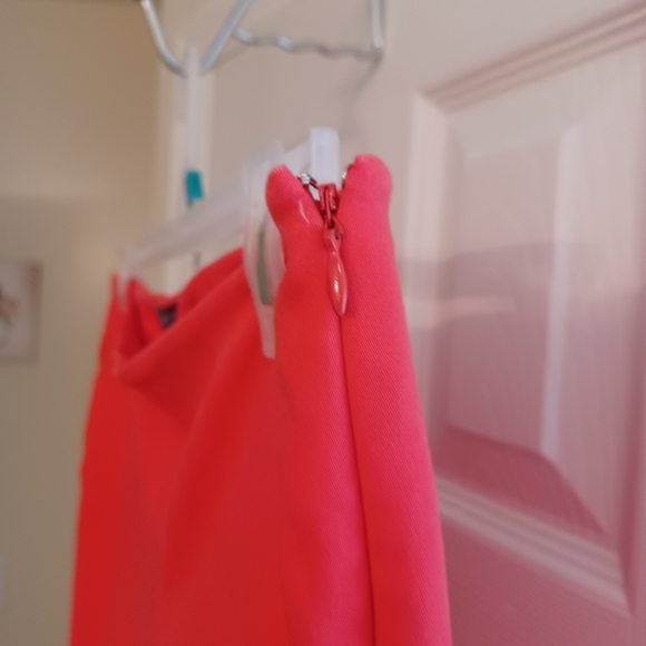 Vince Camuto side zip pants. - Picture 3 of 5